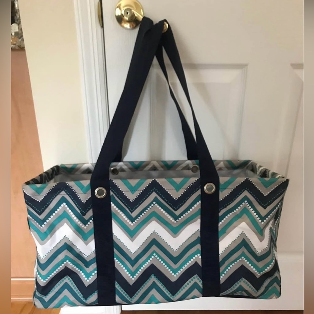 thirty-one Utility Tote
Large, gently used, smoke free /animal free home